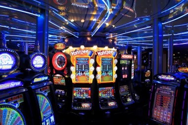 wetontoto platform showing sportsbook, live dealer, and slots on mobile device